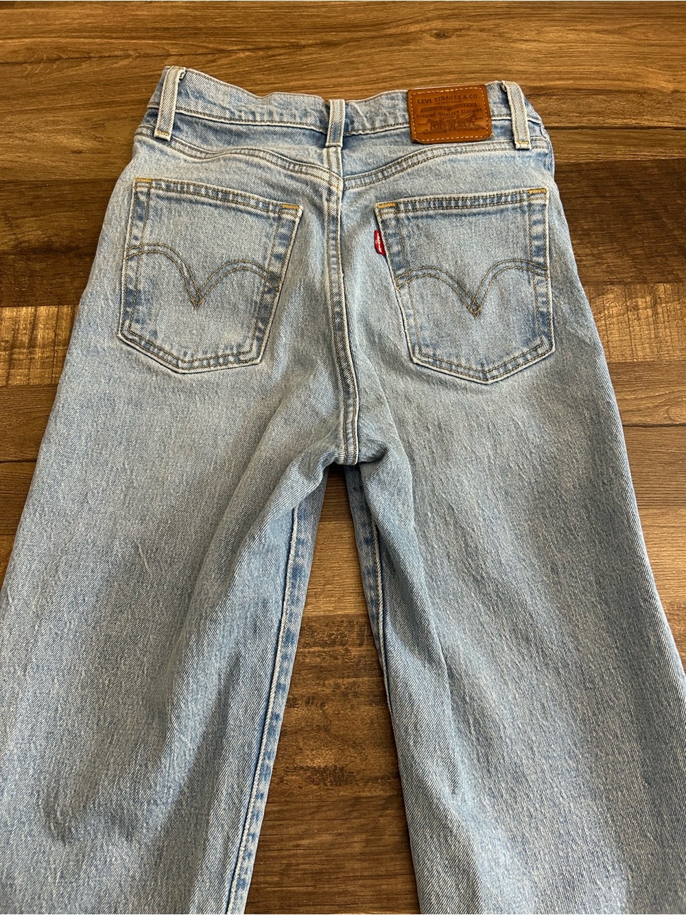 Levi’s Premium Ribcage Straight Distressed Jeans Light Wash - Size 24